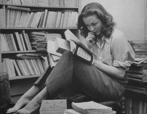 عالمة،أو متعلمة،العلم سلاح المرأة