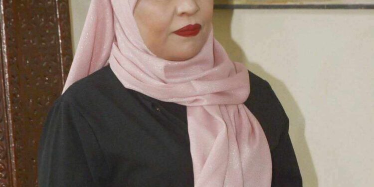 فراشة في أثر تنين