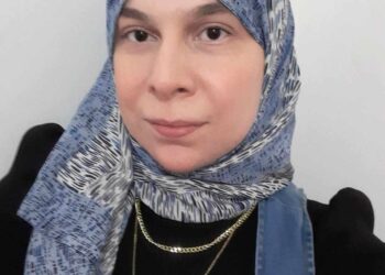 مترنّحة على شفا ذاتي