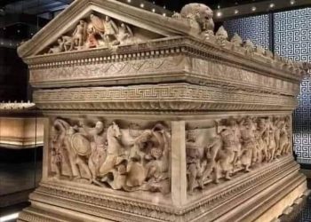 التابوت الذي حمل جثمان الإمبراطور الإسكندر الأكبر