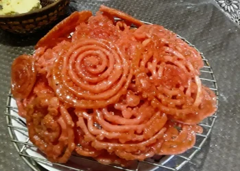 زلابيّة بوفاريك… عروس مائدة رمضان في الجزائر 🇩🇿