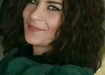 أُقَلّبُ قنوات الغيم