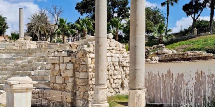 إكتشف بالصدفة المسرح الروماني بالإسكندرية