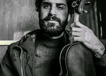 أذكُرُ تمامًا كيفَ وقَفتِ أمامي …