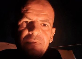 كنت سطراً في فم الريح