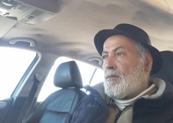 يَحْلو الحَديث …