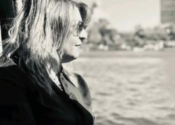 طفلة من شمع…