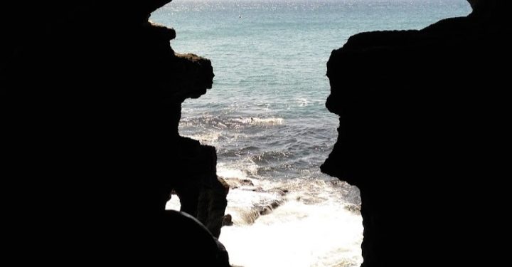 مغارة هرقل: أشهر معلمة سياحية في مدينة طنجة