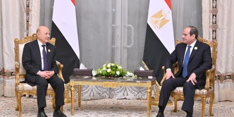 السيسي يلتقى بالدكتور رشاد العليمي رئيس مجلس القيادة الرئاسي اليمني