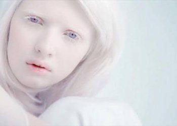 قراءة في قصيدة “طفل القمر” للكاتبة حجاج أول عويشة