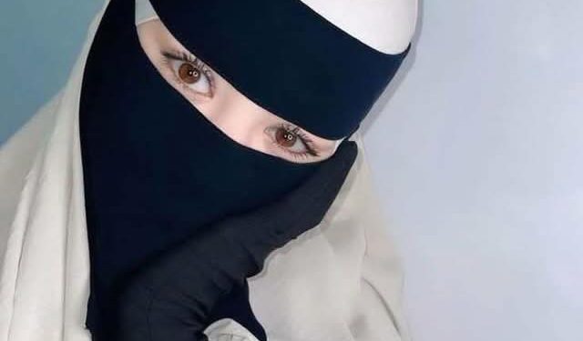 الفتاة الغريبة