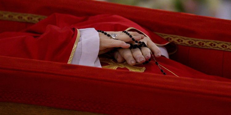 الرئيس السيسي ينعي وفاة قداسة البابا فرنسيس باب الفاتيكان