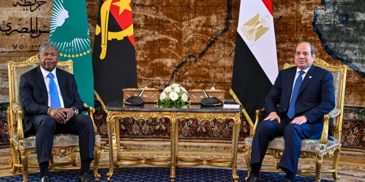 الرئيس السيسي يستقبل رئيس انجولا بقصر الإتحادية