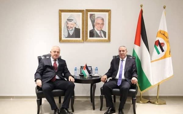 نائب الرئيس الفلسطيني يستقبل السفير الروسي