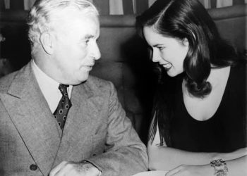 حوار دار بين شارلي شابلن وخطيبته آنا أونيل