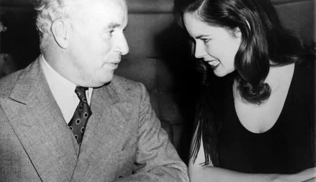 حوار دار بين شارلي شابلن وخطيبته آنا أونيل