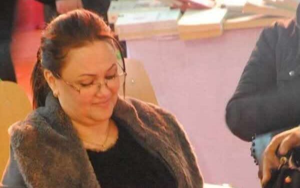 أَنَا، لَسْتُ شَاعِرَةً..