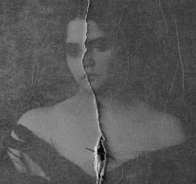 الواحدةُ ليلاً