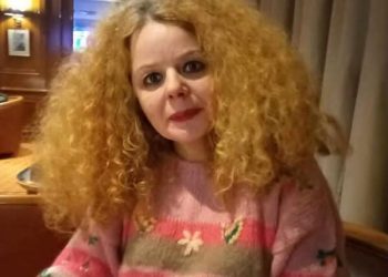 يُبَعْثِرُني طَقْسُكَ العَرَبِيُّ …