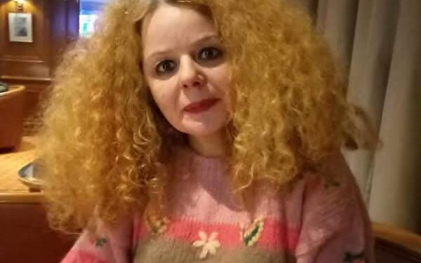 يُبَعْثِرُني طَقْسُكَ العَرَبِيُّ …