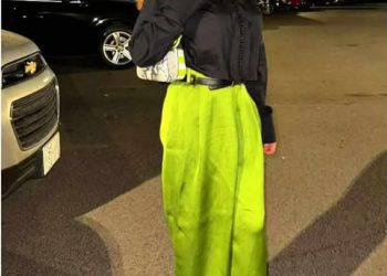 أشدّ بلادي إلى ظهري