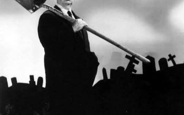 مخرج على حافة الصمت