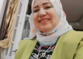 وحدى أقيمُ مدائنَاً …