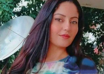 على رسمٍ وقفتُ وأيّ رسمِ!