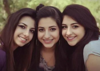 و لا تلمسْ ضفيرتها …