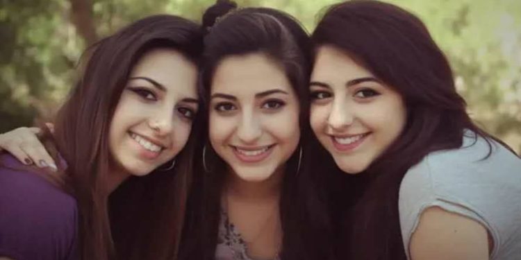 و لا تلمسْ ضفيرتها …