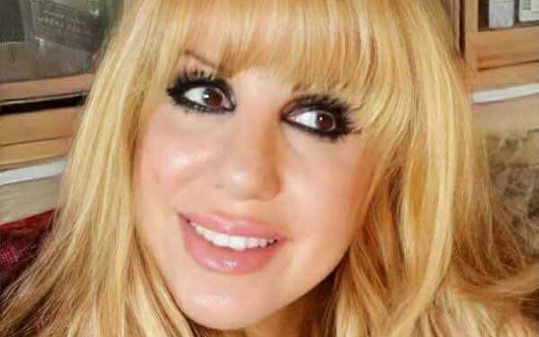 حفلُ الزّفافِ قائمٌ …