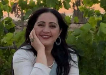 قريبا من الأرض وما جاورها