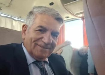 أسيرٌ في متاهات شجوني