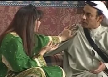 “عايلة عشر نجوم”كوميديا تنساب كالشّفق، وتُضيء الأفكار كالبرق …