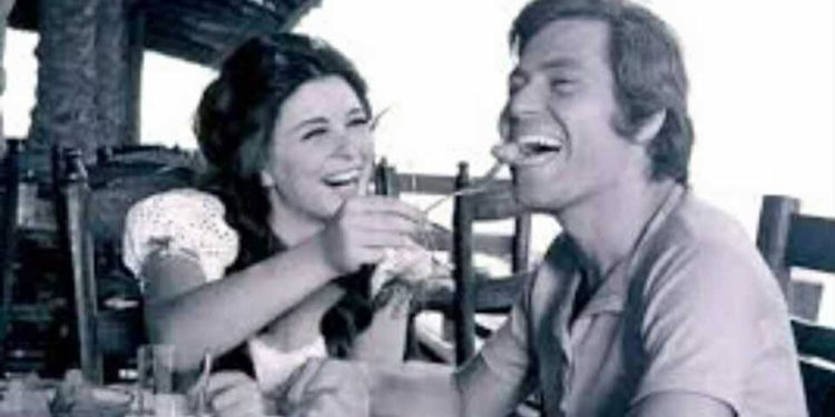 “خَلِّ بالِكَ مِن زُوزُو”: رَقْصَةٌ النّور بَيْنَ الأَضْوَاءِ والظِّلَال…