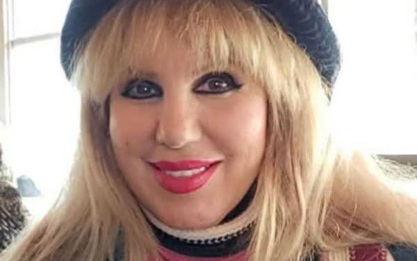 طلبتُ منه أُستاذًا