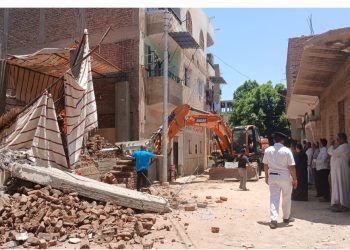 إزالة منزل بناء مخالف بارمنت الحيط مركز ارمنت جنوب الاقصر