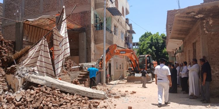 إزالة منزل بناء مخالف بارمنت الحيط مركز ارمنت جنوب الاقصر