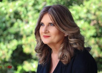 قراءة لنص “بين العطور” للشاعرة حسناء سليمان …