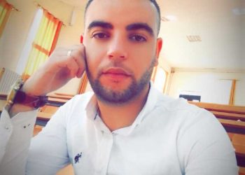 من دمية “لابوبو” إلى كأس “الكركم”: سوسيولوجيا العبث اليومي في المجتمع الجزائري