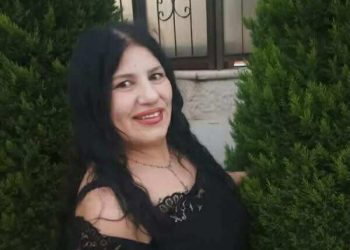 يا لَهُ مِن شَوقٍ يَذوبُ …