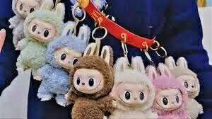 لابوبو… حينمَا يتقنَّعُ الوحشُ بالطّفولَةِ ويخافُ الكبارُ منَ الدُّمى