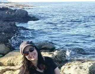 روّحتْ وانا شاعرةْ فنّانةْ …