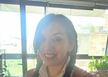 شرّعتُ صدري للعواصف …