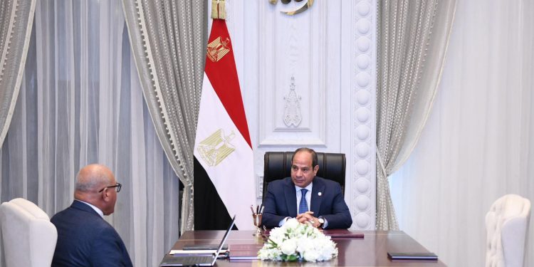 السيسى يجتمع مع اللواء مختار عبد اللطيف رئيس مجلس إدارة الهيئة العربية