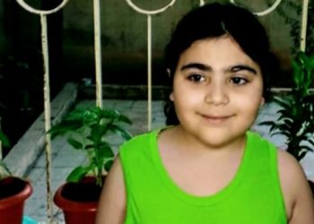 « سارِي عَزَّام » حِينَ يَنطِقُ العَقلُ قَبْلَ الحُرُوفِ …