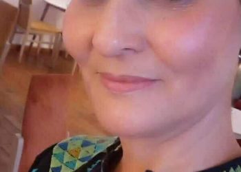 وَكَأَنَّك هُنَاكَ فِي مَكَانٍ مَا