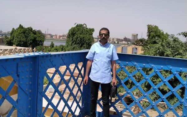 مَا يَشْرَبُ الشَّرَابَ إِلَّا رَاوِيهِ