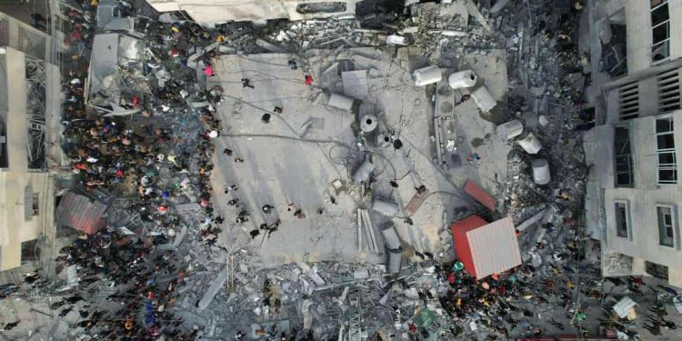 إنزال أردني إماراتي أوروبي يمد غزة بـ37 طناً من المواد الإغاثية