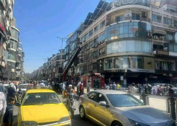 اندلاع حريق فِي شارع الحمراء بِدمشَـقِ والأضرار ماديَةٍ فقَطْ ..